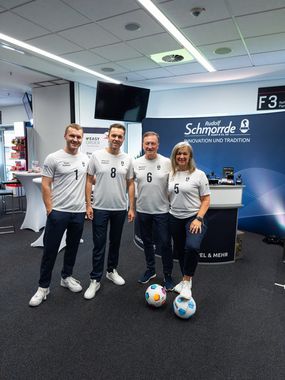 Team Keßner vor dem Messestand