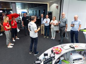 Gruppenführung am Messestand