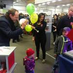 Der Landtagsabgeordnete Dr. Meyer besuchte den Schmorrde/Kessner-Stand mit seinen Kindern.