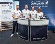 Gruppenfoto Familie Keßner vor Messestand